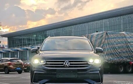 Volkswagen Tiguan II, 2022 год, 3 080 000 рублей, 3 фотография