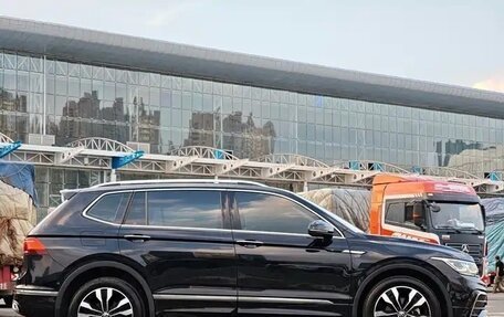 Volkswagen Tiguan II, 2022 год, 3 080 000 рублей, 19 фотография