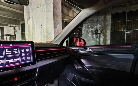 Volkswagen Tiguan II, 2022 год, 3 080 000 рублей, 13 фотография