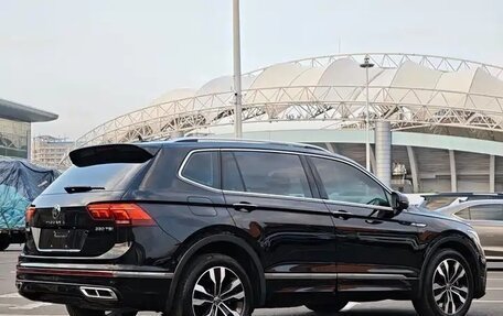 Volkswagen Tiguan II, 2022 год, 3 080 000 рублей, 20 фотография