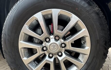 Toyota Land Cruiser Prado 150 рестайлинг 2, 2013 год, 3 890 000 рублей, 9 фотография