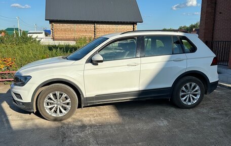 Volkswagen Tiguan II, 2020 год, 2 500 000 рублей, 3 фотография