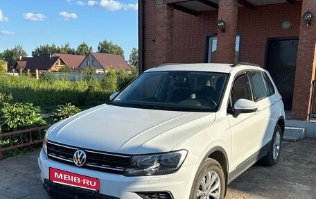 Volkswagen Tiguan II, 2020 год, 2 500 000 рублей, 2 фотография
