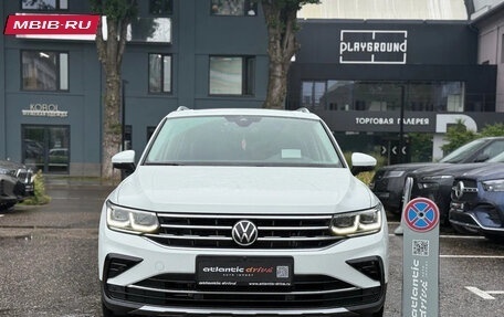 Volkswagen Tiguan II, 2022 год, 3 090 000 рублей, 2 фотография