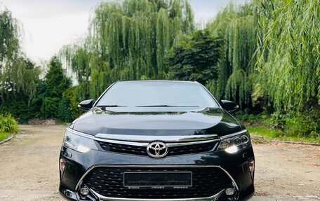 Toyota Camry, 2018 год, 2 360 000 рублей, 2 фотография