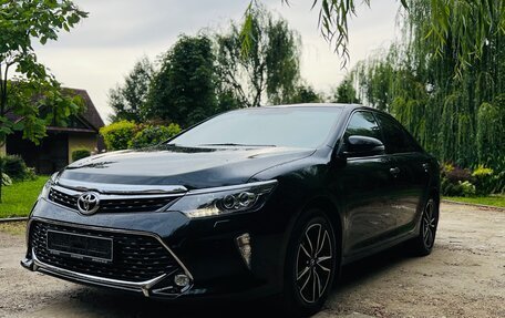 Toyota Camry, 2018 год, 2 360 000 рублей, 3 фотография