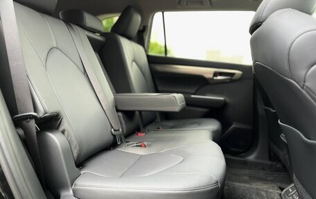 Toyota Highlander, 2025 год, 4 990 000 рублей, 31 фотография