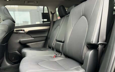 Toyota Highlander, 2025 год, 4 990 000 рублей, 32 фотография