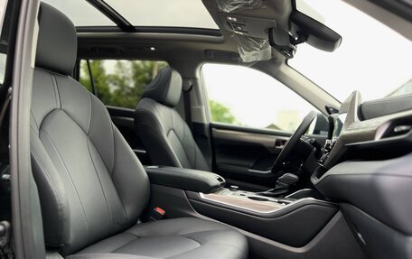 Toyota Highlander, 2025 год, 4 990 000 рублей, 28 фотография