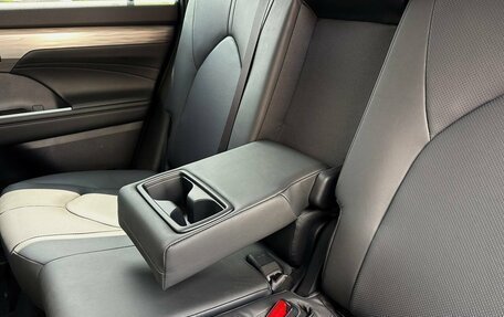 Toyota Highlander, 2025 год, 5 150 000 рублей, 39 фотография