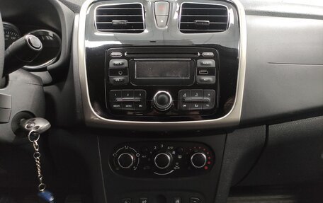 Renault Logan II, 2015 год, 600 000 рублей, 11 фотография