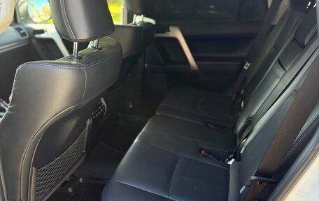 Toyota Land Cruiser Prado 150 рестайлинг 2, 2021 год, 7 100 000 рублей, 12 фотография