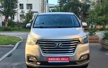 Hyundai Grand Starex Grand Starex I рестайлинг 2, 2020 год, 4 000 000 рублей, 16 фотография