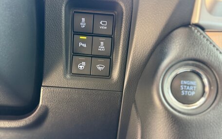 Toyota Land Cruiser Prado 150 рестайлинг 2, 2021 год, 7 100 000 рублей, 18 фотография