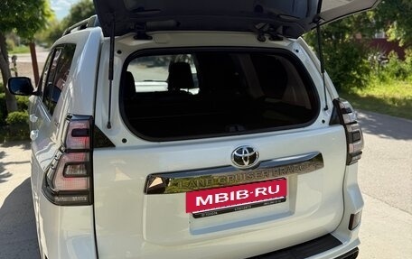 Toyota Land Cruiser Prado 150 рестайлинг 2, 2021 год, 7 100 000 рублей, 8 фотография