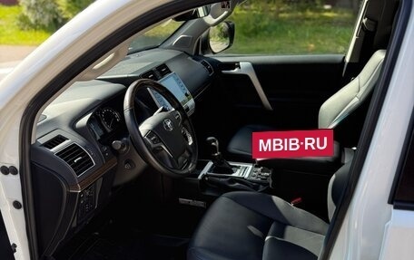 Toyota Land Cruiser Prado 150 рестайлинг 2, 2021 год, 7 100 000 рублей, 10 фотография