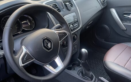 Renault Logan II, 2019 год, 700 000 рублей, 15 фотография