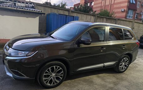 Mitsubishi Outlander III рестайлинг 3, 2015 год, 1 700 000 рублей, 3 фотография