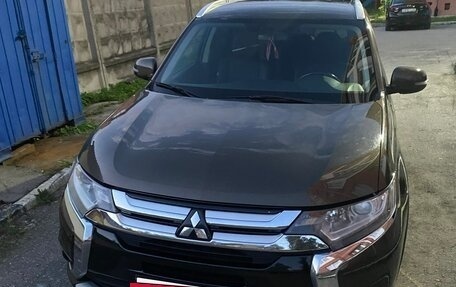 Mitsubishi Outlander III рестайлинг 3, 2015 год, 1 700 000 рублей, 2 фотография