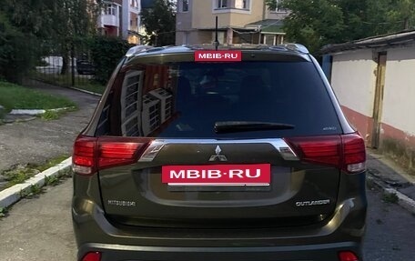 Mitsubishi Outlander III рестайлинг 3, 2015 год, 1 700 000 рублей, 6 фотография