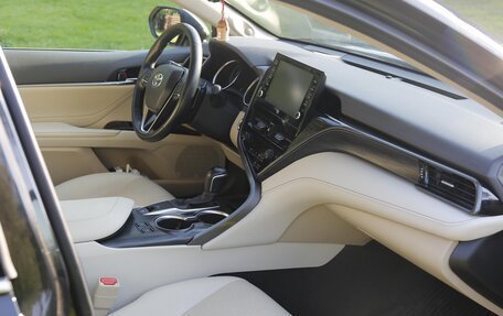 Toyota Camry, 2021 год, 3 800 000 рублей, 2 фотография