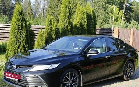 Toyota Camry, 2021 год, 3 800 000 рублей, 5 фотография
