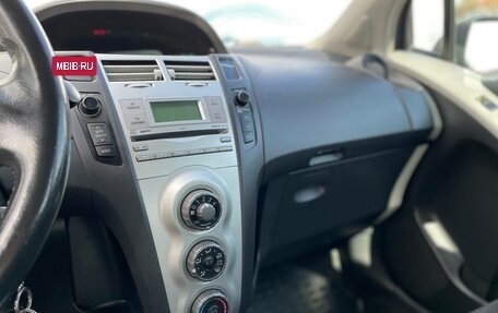 Toyota Yaris III рестайлинг, 2007 год, 575 000 рублей, 13 фотография
