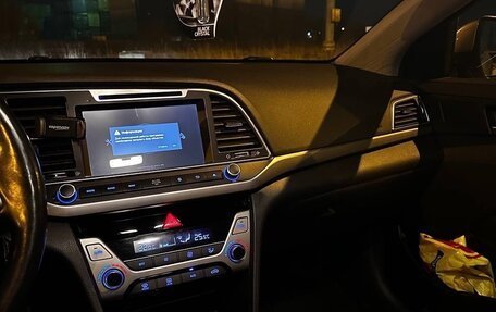 Hyundai Elantra VI рестайлинг, 2018 год, 1 400 000 рублей, 6 фотография