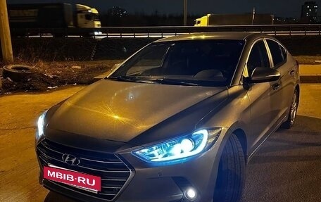 Hyundai Elantra VI рестайлинг, 2018 год, 1 400 000 рублей, 10 фотография