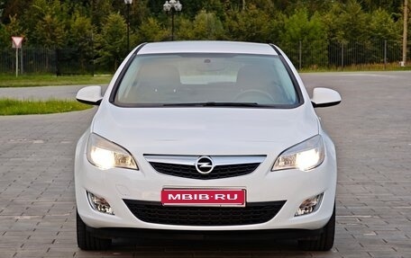 Opel Astra J, 2011 год, 930 000 рублей, 1 фотография
