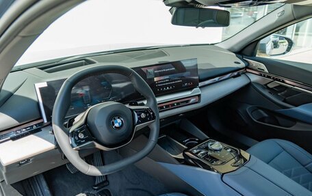 BMW 5 серия, 2024 год, 9 290 000 рублей, 3 фотография