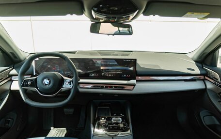 BMW 5 серия, 2024 год, 9 290 000 рублей, 11 фотография