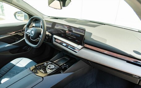 BMW 5 серия, 2024 год, 9 290 000 рублей, 13 фотография