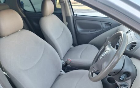 Toyota Platz, 2004 год, 435 000 рублей, 13 фотография