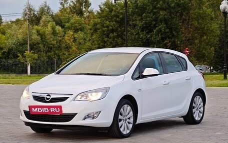 Opel Astra J, 2011 год, 930 000 рублей, 2 фотография