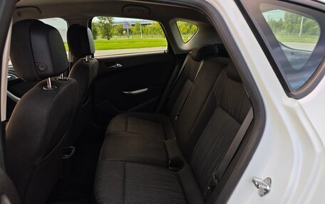 Opel Astra J, 2011 год, 930 000 рублей, 14 фотография