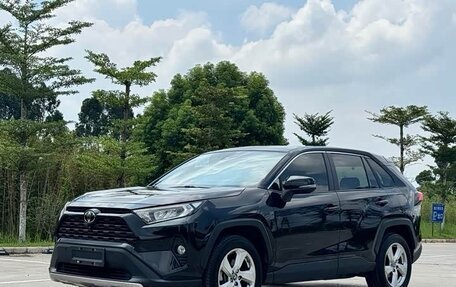 Toyota RAV4, 2021 год, 2 500 000 рублей, 1 фотография