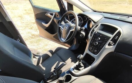Opel Astra J, 2011 год, 800 000 рублей, 6 фотография