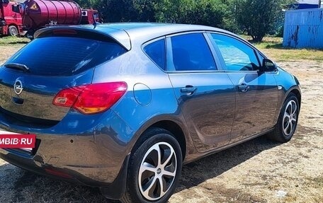 Opel Astra J, 2011 год, 800 000 рублей, 2 фотография
