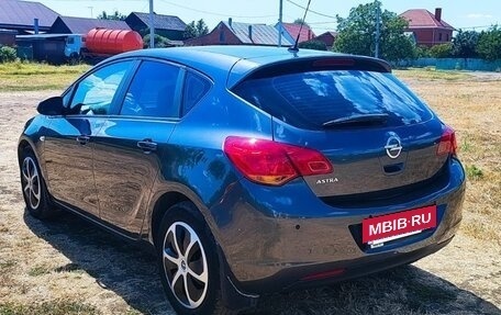 Opel Astra J, 2011 год, 800 000 рублей, 3 фотография
