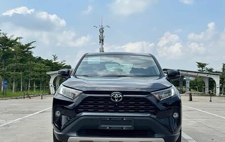 Toyota RAV4, 2021 год, 2 500 000 рублей, 2 фотография