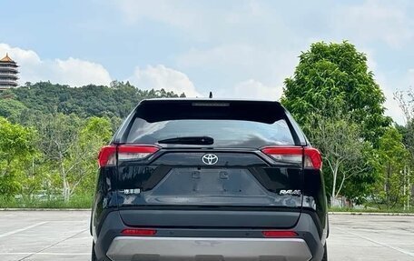 Toyota RAV4, 2021 год, 2 500 000 рублей, 7 фотография