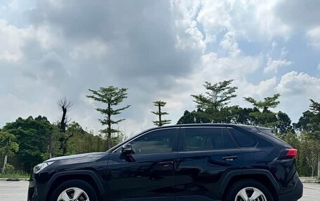 Toyota RAV4, 2021 год, 2 500 000 рублей, 4 фотография