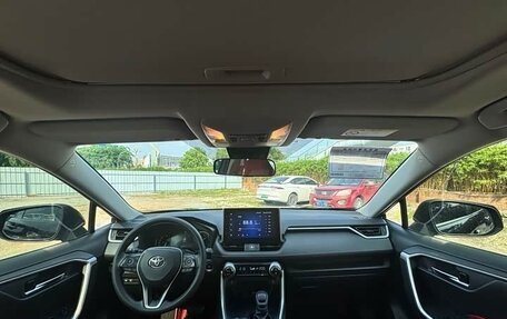 Toyota RAV4, 2021 год, 2 500 000 рублей, 10 фотография