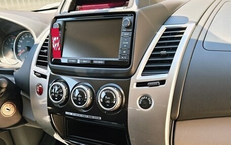 Mitsubishi Pajero Sport II рестайлинг, 2014 год, 2 990 000 рублей, 16 фотография