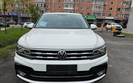 Volkswagen Tiguan II, 2020 год, 2 590 000 рублей, 2 фотография