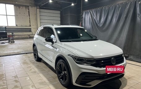 Volkswagen Tiguan II, 2021 год, 4 247 000 рублей, 2 фотография