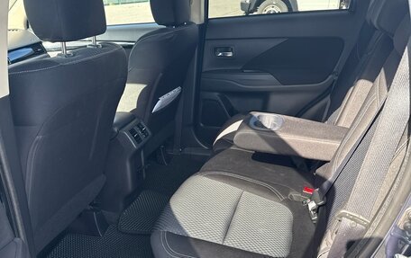 Mitsubishi Outlander III рестайлинг 3, 2021 год, 2 280 000 рублей, 5 фотография