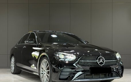 Mercedes-Benz E-Класс, 2022 год, 4 820 000 рублей, 2 фотография