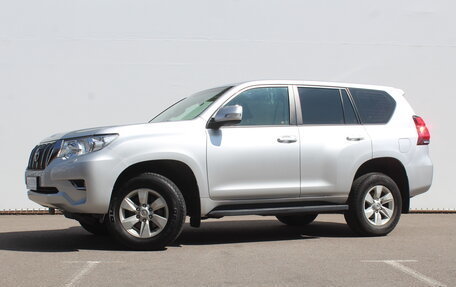 Toyota Land Cruiser Prado 150 рестайлинг 2, 2019 год, 4 600 000 рублей, 1 фотография